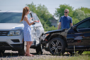 Do you always get a settlement from a car accident? Drivers involved in a T-bone accident dispute fault at the scene.